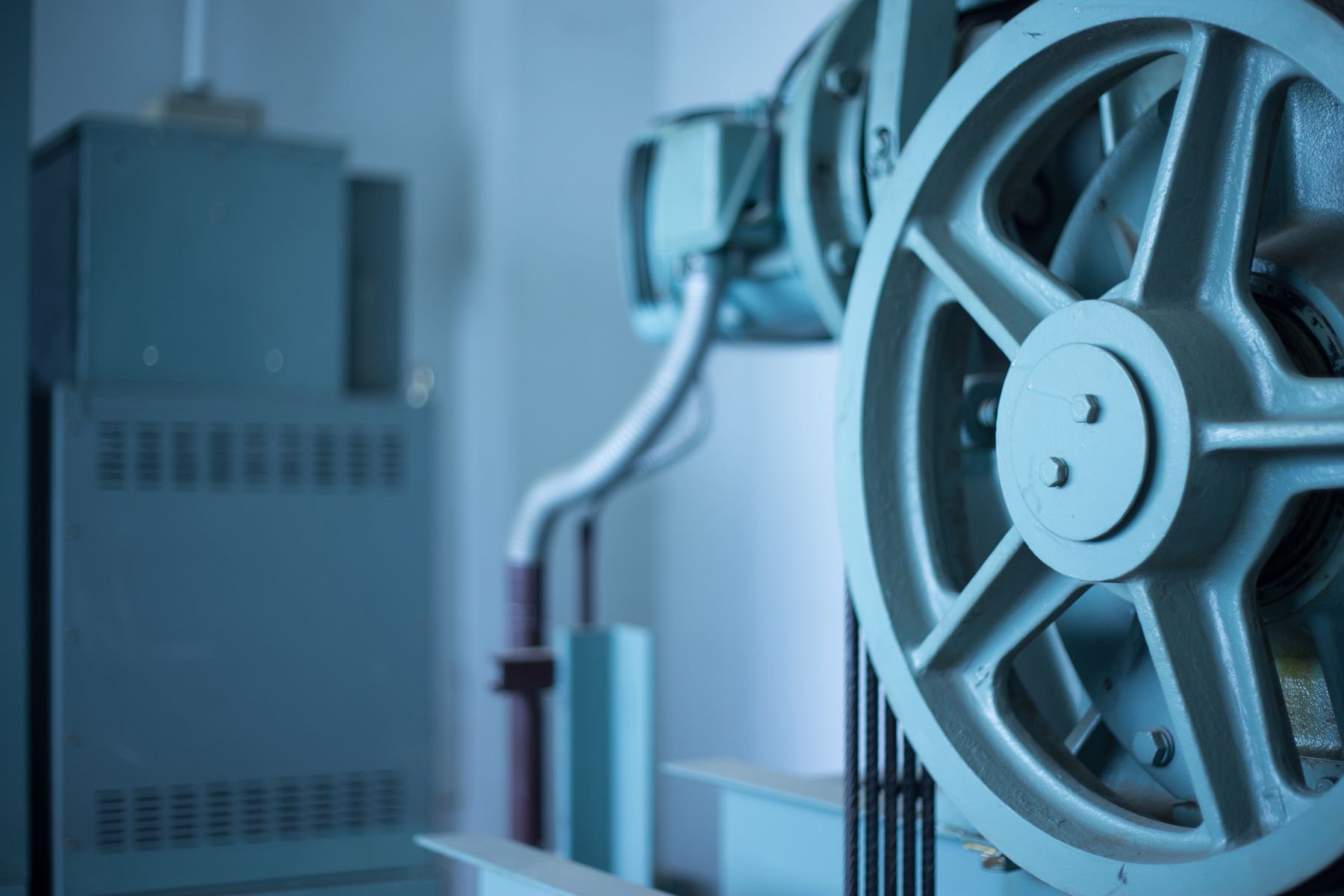 The traction machine and sheave in an elevator machine room